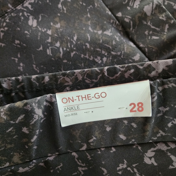 Lane Bryant On The Go Slim Ankle Viper Print Pull On Pants Size 28 NWT - Picture 11 of 11